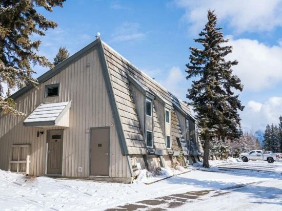 Фото Tunnel Mountain Resort