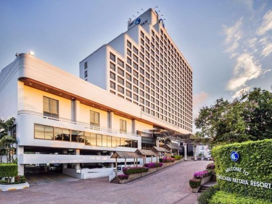 Фото Cholchan Pattaya Beach Resort