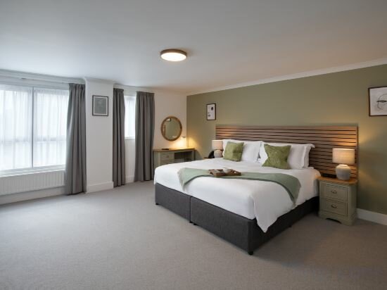 Фото Monarch House Serviced Apartments