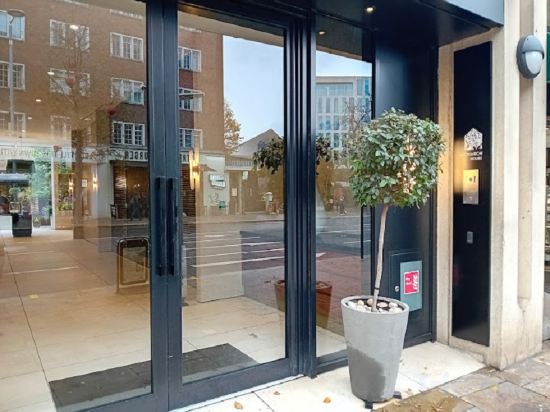 Фото Monarch House Serviced Apartments