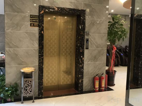 Фото Yangshuo Qingyunge Hotel