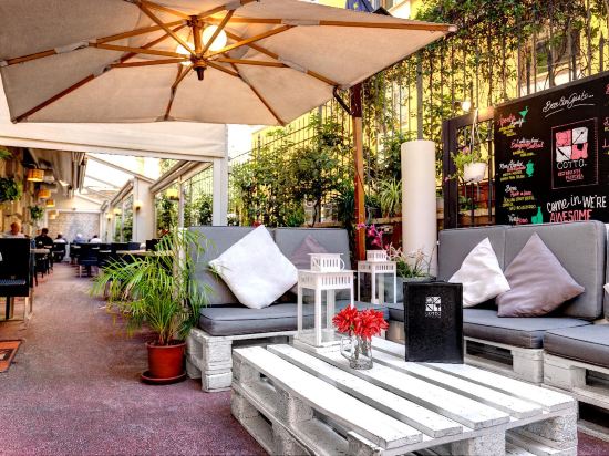 Фото Dharma Luxury Hotel