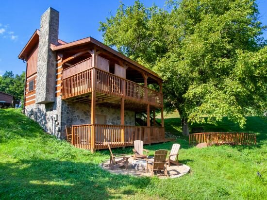 Hotel Charming Cabin with Hot Tub and Scenic Pond View - Cozy Retreat, State of Tennessee, photo