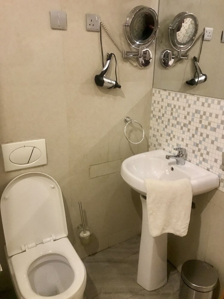 Фото Warri Wetland Hotel