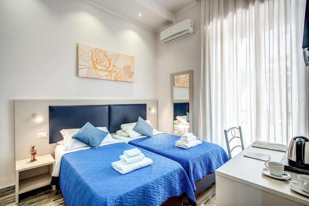 Фото Napoli's Gold Hotel