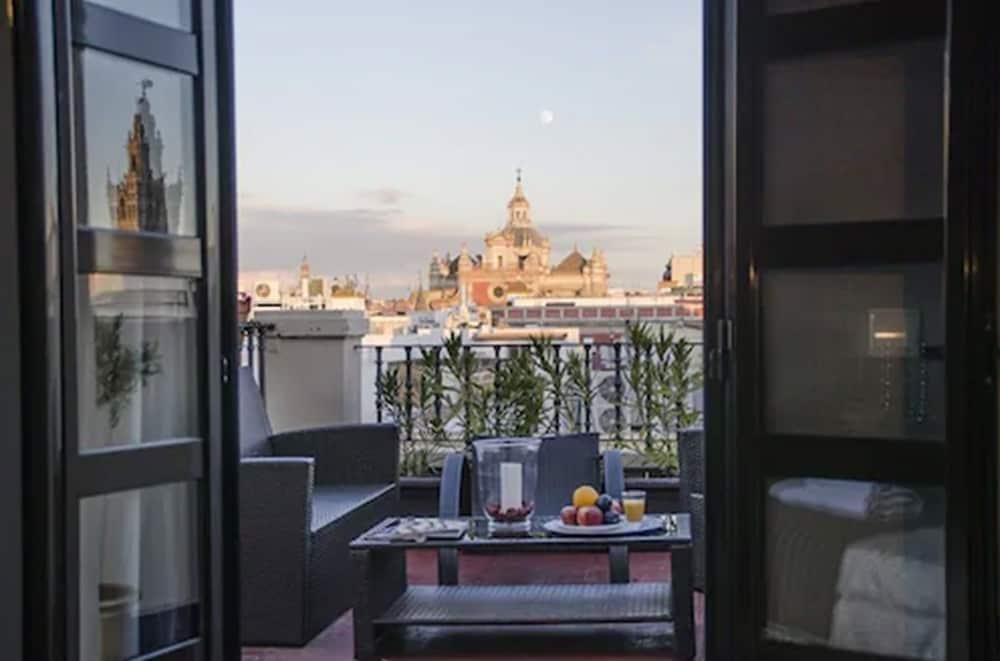 Фото Hotel Plaza Sevilla