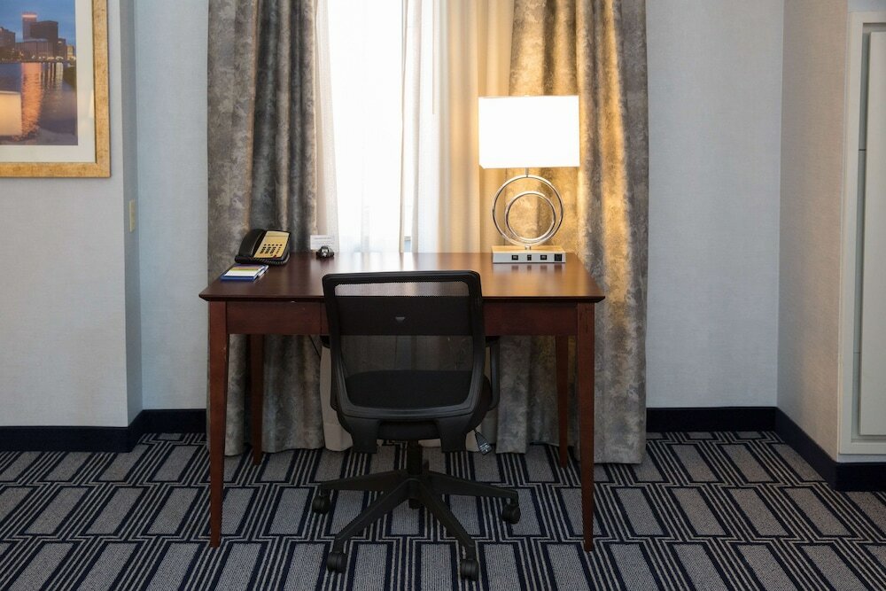 Фото Hampton Inn & Suites Providence Downtown