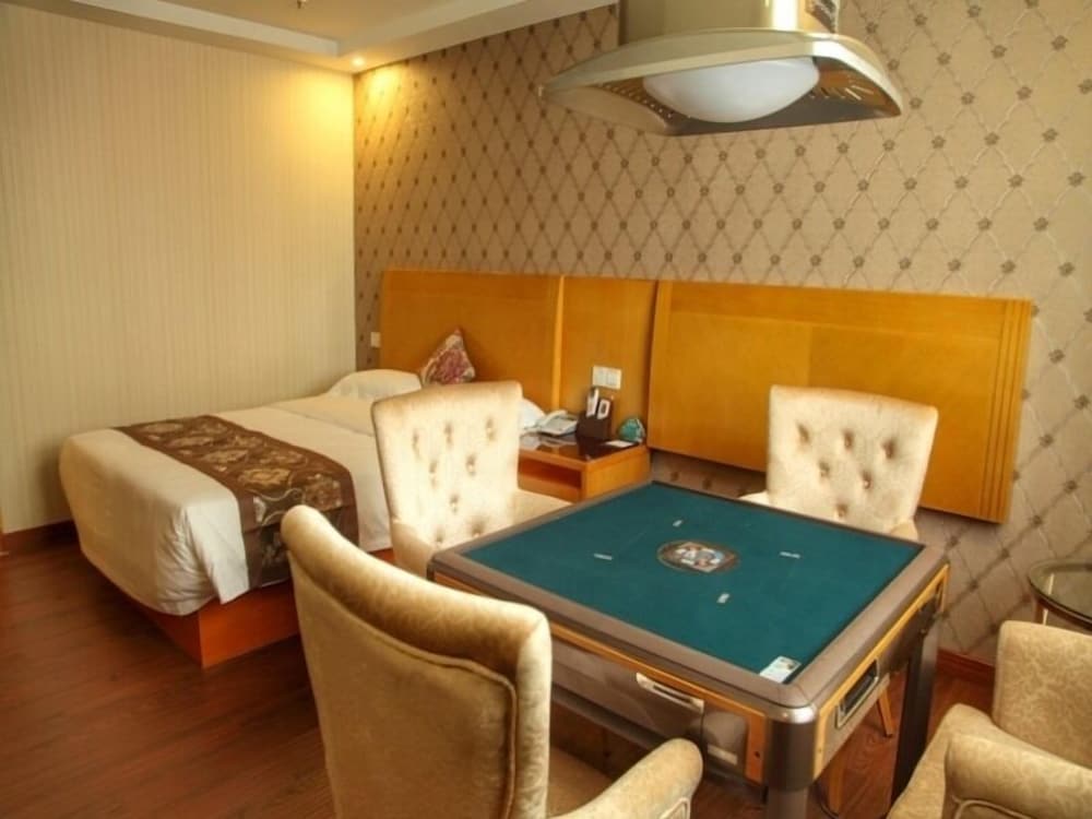 Фото GreenTree Inn Zhuhai Light Rail Pearl Station Express Hotel