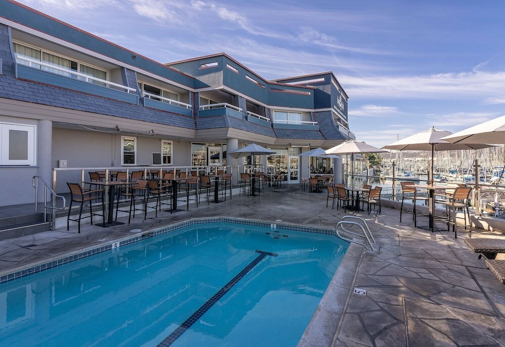 Фото Bay Club Hotel & Marina