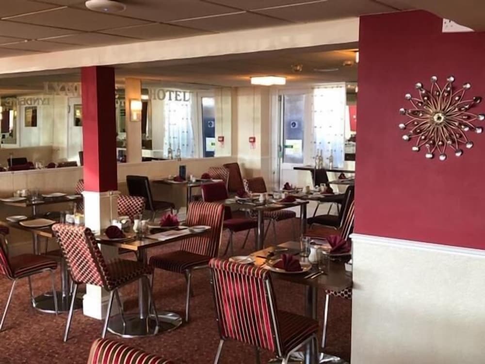 Фото Lyndene Hotel