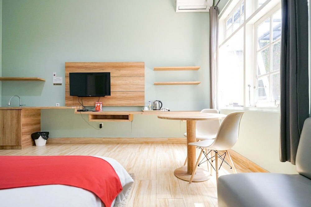 Фото RedDoorz Premium near Rs Pondok Indah