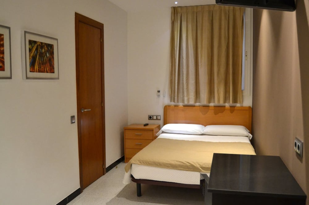 Фото Hostal Apolo