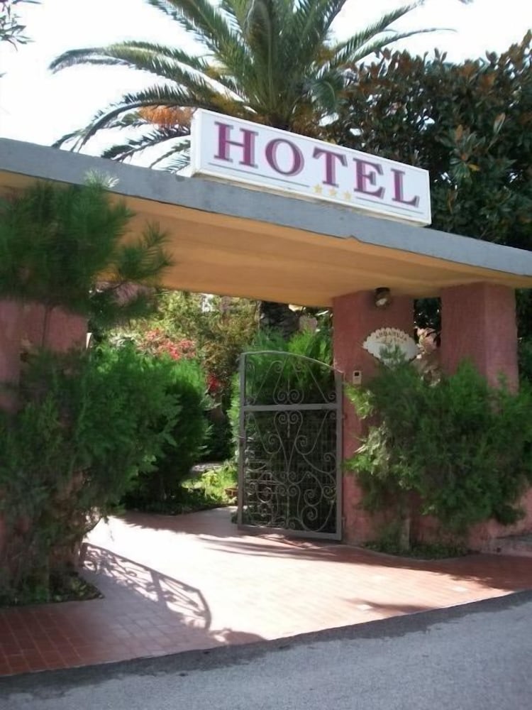 Фото Hotel Abbaruja