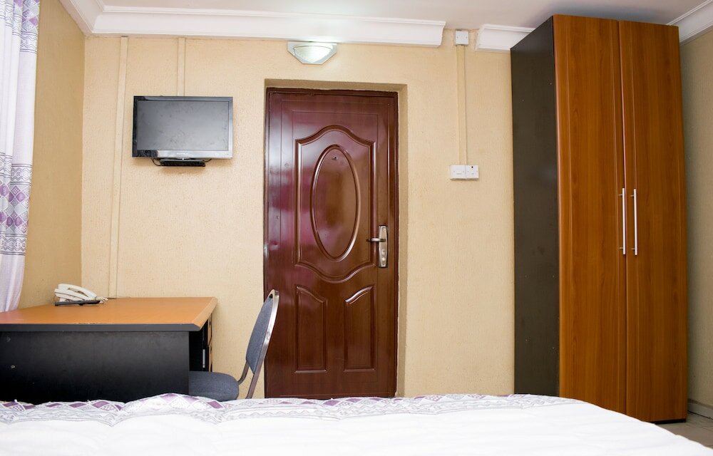 Фото Maxton Suites Magodo