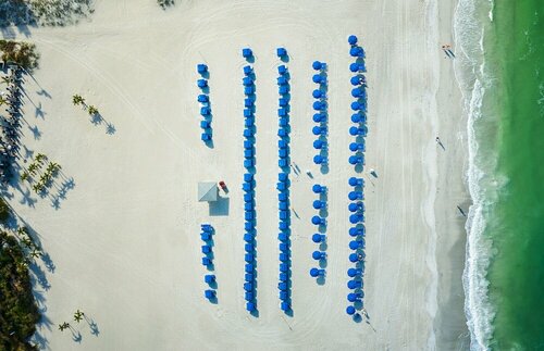 Внешний вид отеля Bellwether Beach Resort в Сент-Пит-Бич, фото 3