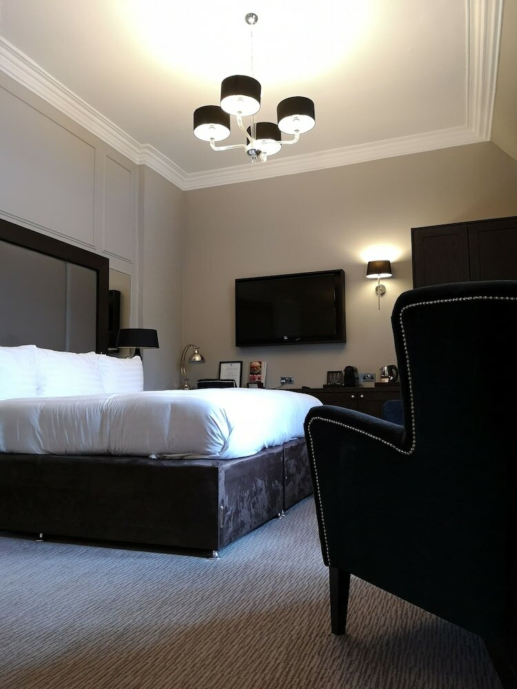 Фото The Landmark Hotel and Leisure Club