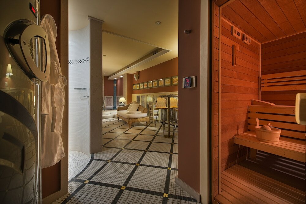 Фото Marrol's Boutique Hotel