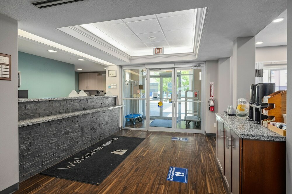 Фото Home Inn Express Medicine Hat