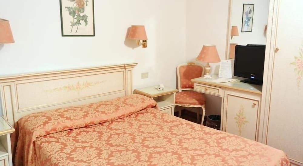 Фото Ambassador Tre Rose