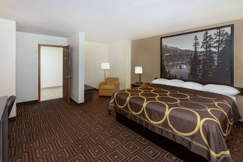 Фото Super 8 by Wyndham Seguin