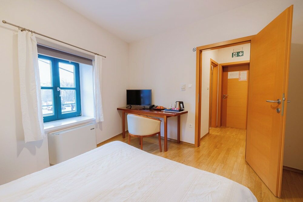 Фото Pri Žabarju Bed & Breakfast Ljubljana