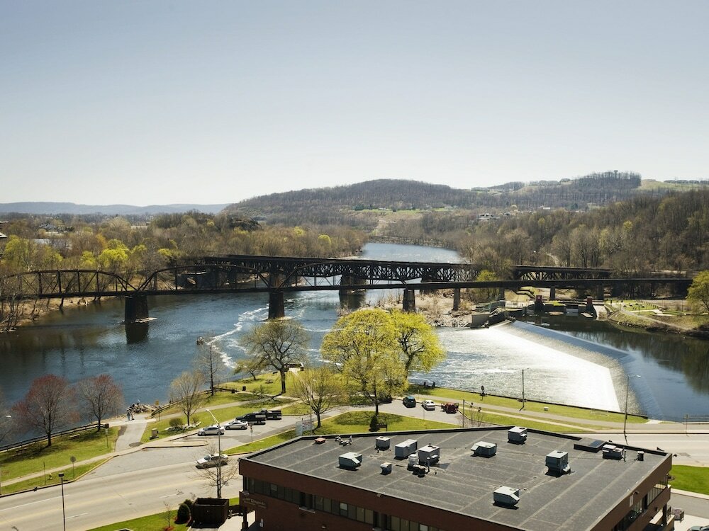 Фото Grand Eastonian Hotel & Suites