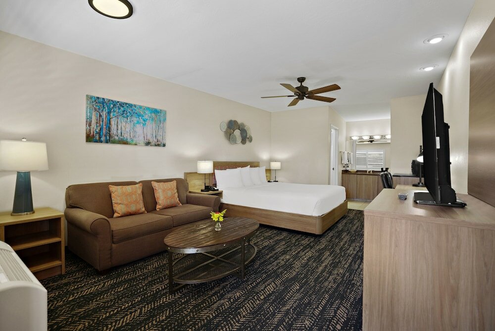 Фото La Fuente Inn & Suites