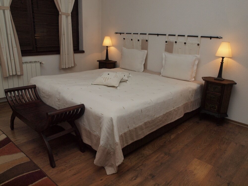 Фото Momini Dvori Boutique Hotel