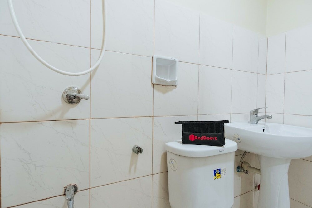 Фото RedDoorz @ University Belt Manila