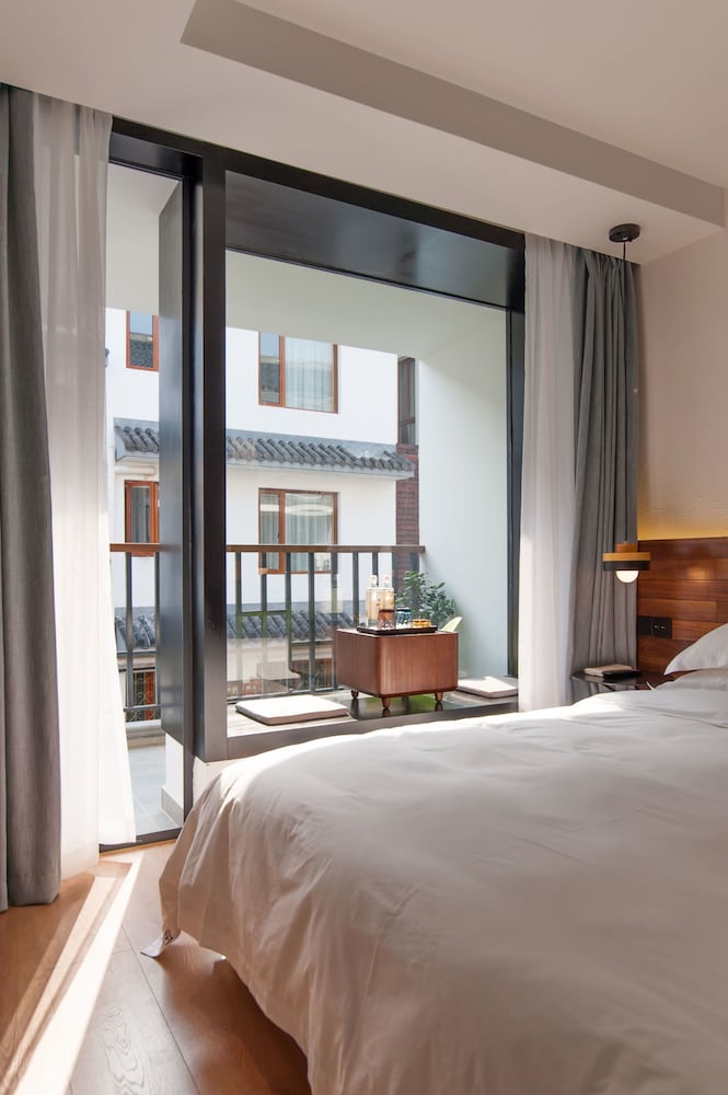 Фото Hangzhou Backlighting Inn