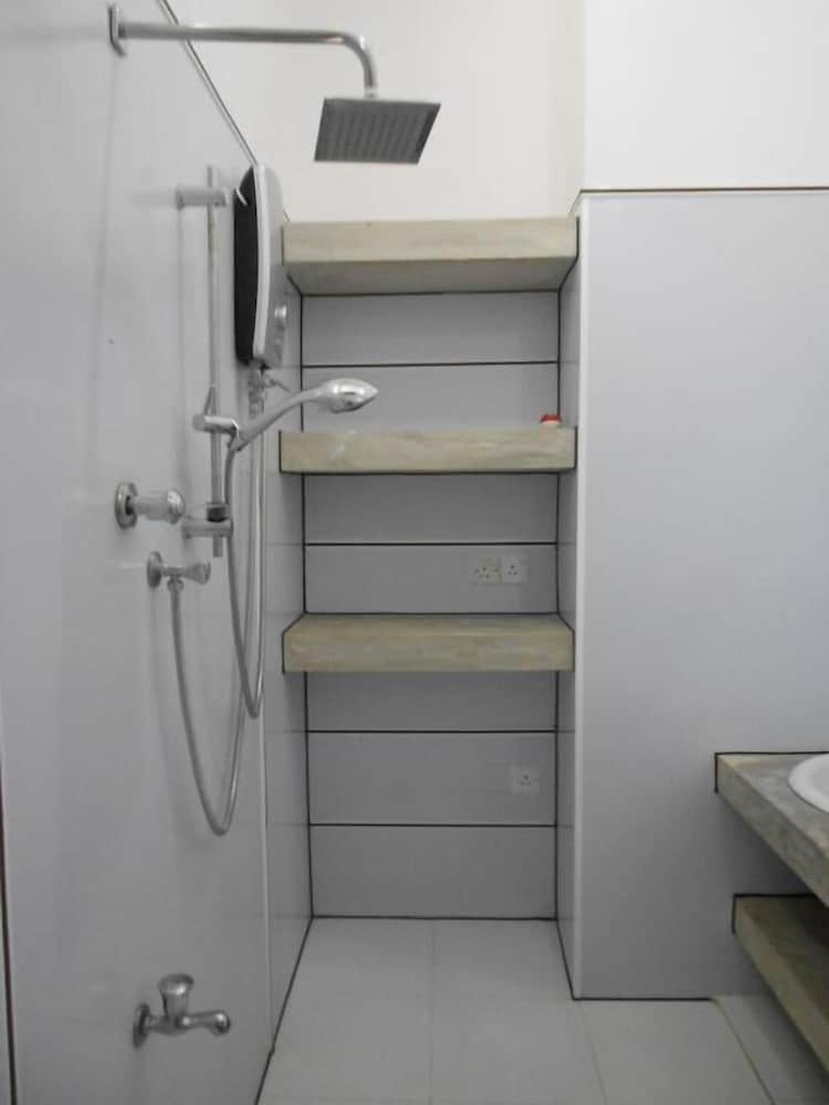 Фото Mrs Wijenayake's Beach Haven Guest House