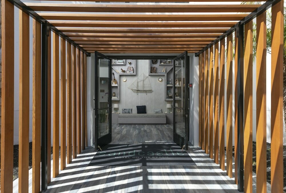 Фото Sandcastle Hotel on the Beach