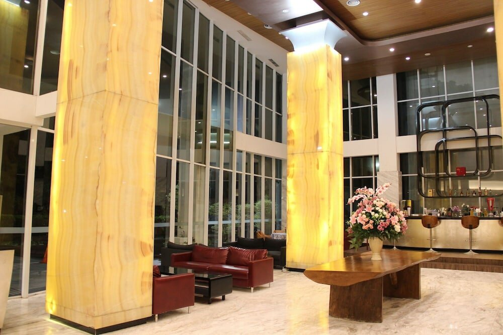 Фото Hariston Hotel and Suites