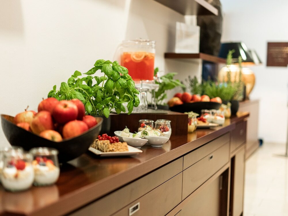 Фото Hotel Vier Jahreszeiten Starnberg