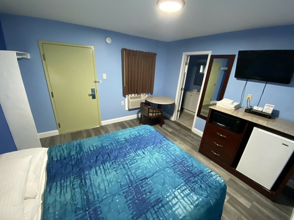 Фото Red Carpet Inn and Suites