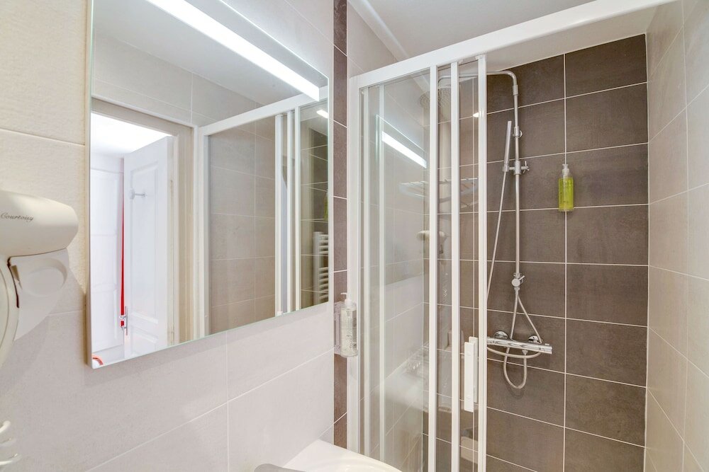 Фото Brit Hôtel Les Comtes de Champagne Centre Historique