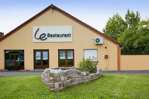 Внешний вид отеля Hotel Campanile Colmar Parc des Expositions в Кольмаре, фото 1