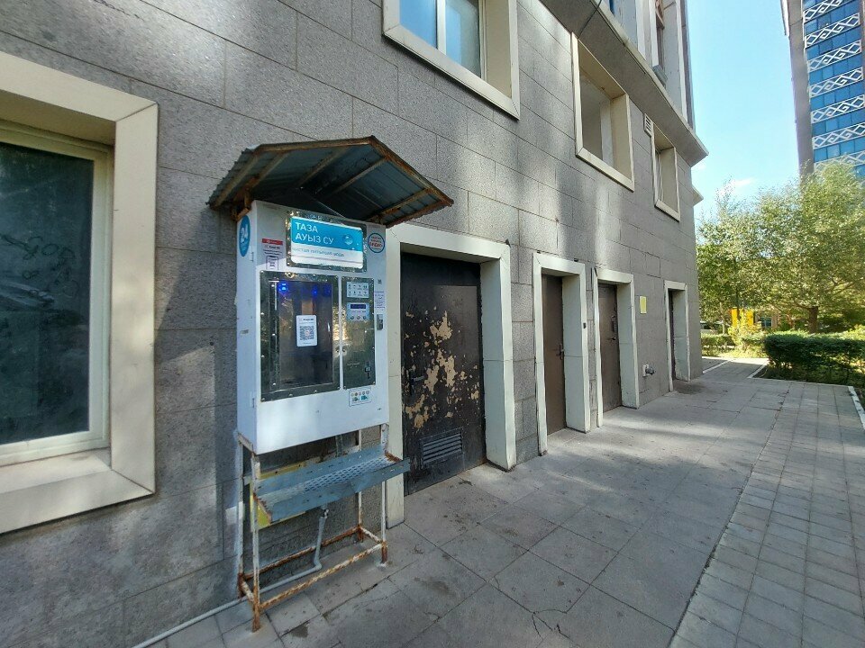 Water vending machine Third crane, Astana, photo