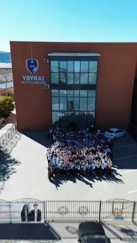 Кішкентай қызы мүшені құрады