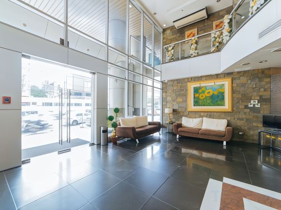 Фото RedDoorz Plus @ E Rodriguez Corner Banawe