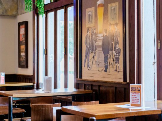 Фото The Cambridge Hotel