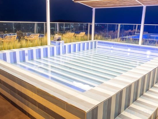 Фото Jeju Bunker Hotel & Resort