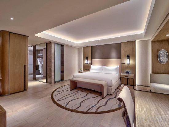 Фото Conrad Manila