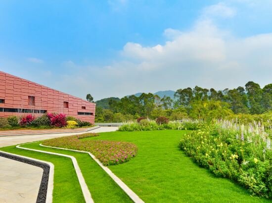 Фото Guangzhou Baiyun International Convention Center LN Dongfang Hotel