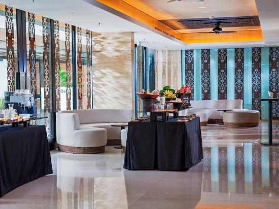 Фото Courtyard by Marriott Bali Seminyak Resort