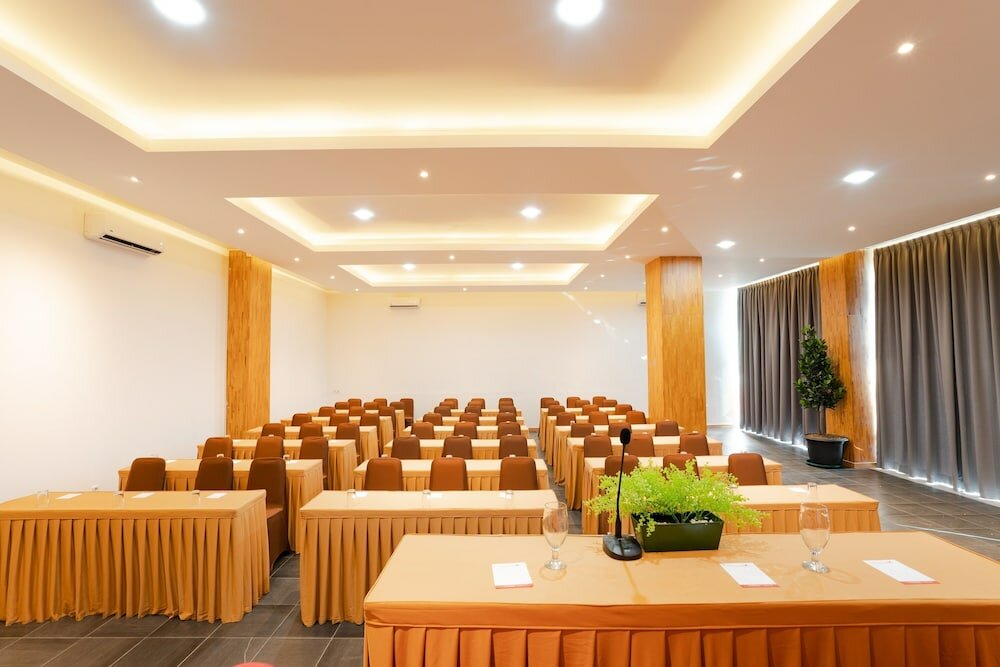 Фото The Crew Hotel Kualanamu International Airport