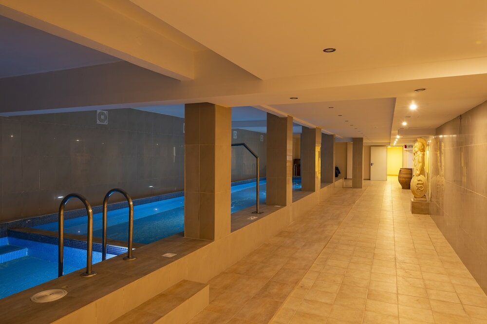 Фото Dolphin Resort Hotel & Conference