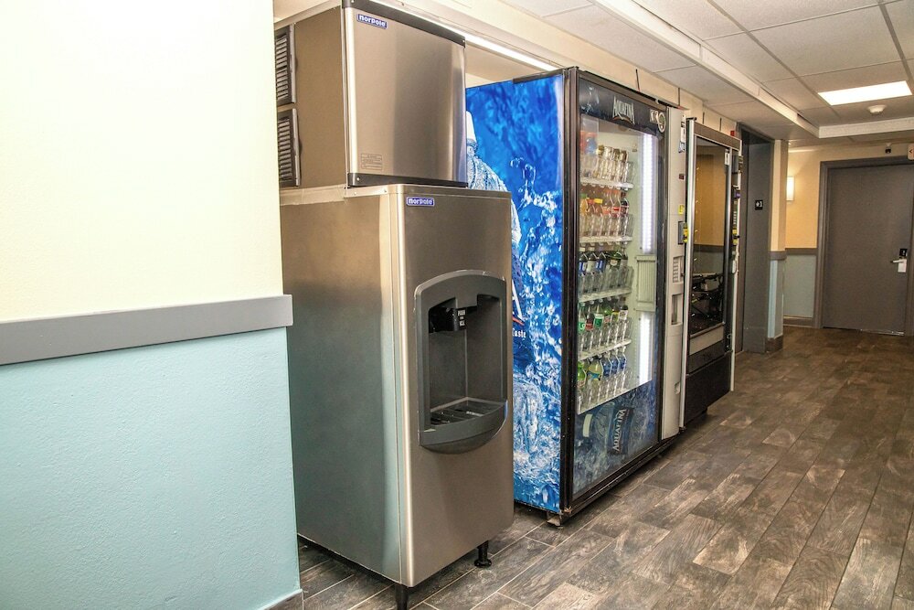 Фото Days Inn and Suites by Wyndham Hammond, In