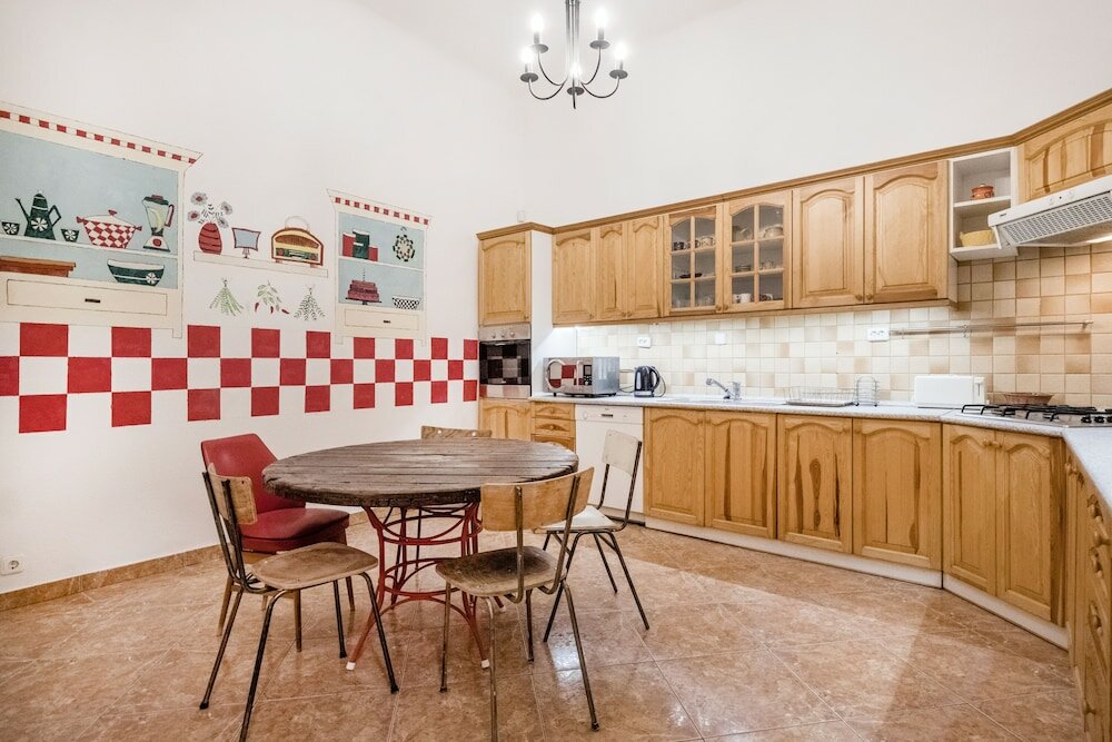 Фото Baroque Hostel 