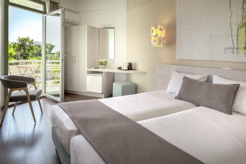 Внешний вид отеля The Grove Seaside Hotel в Муниципальной единице Асинисе, фото 3